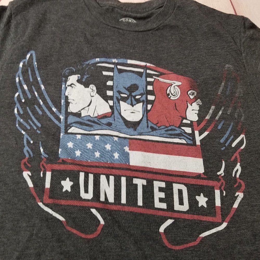 DC Comics tee - Picture 2 of 2